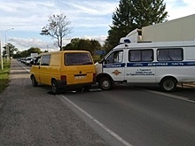 Под Калининградом микроавтобус столкнулся с автомобилем полиции Гурьевска