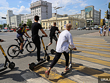 В центре Екатеринбурга ГИБДД штрафует самокатчиков
