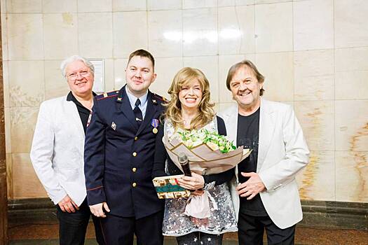 Концерт в честь 8 Марта прошел на станции метро «Курская»