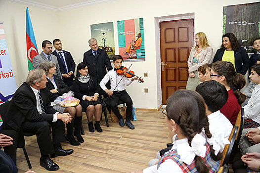 Школьники из регионов Азербайджана готовятся поступать в вузы США