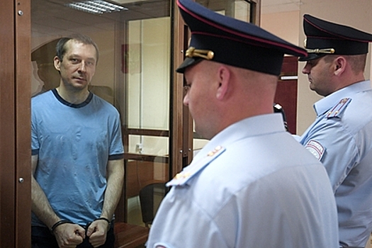 Суд снял с полковника-миллиардера Захарченко статус опасного преступника