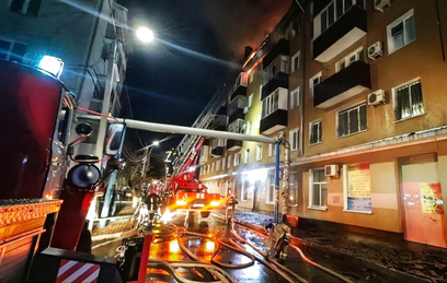 Крупный пожар в многоквартирном доме в Оренбурге попал на видео