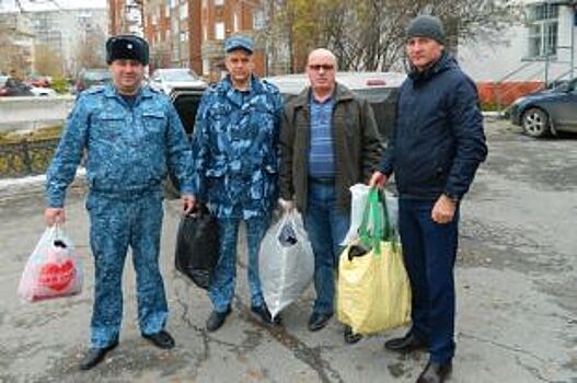 Челябинские общественники одели на зиму находящихся в изоляторе арестантов
