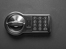 Пособник мошенников вскрыл сейф в квартире москвички и забрал пять миллионов