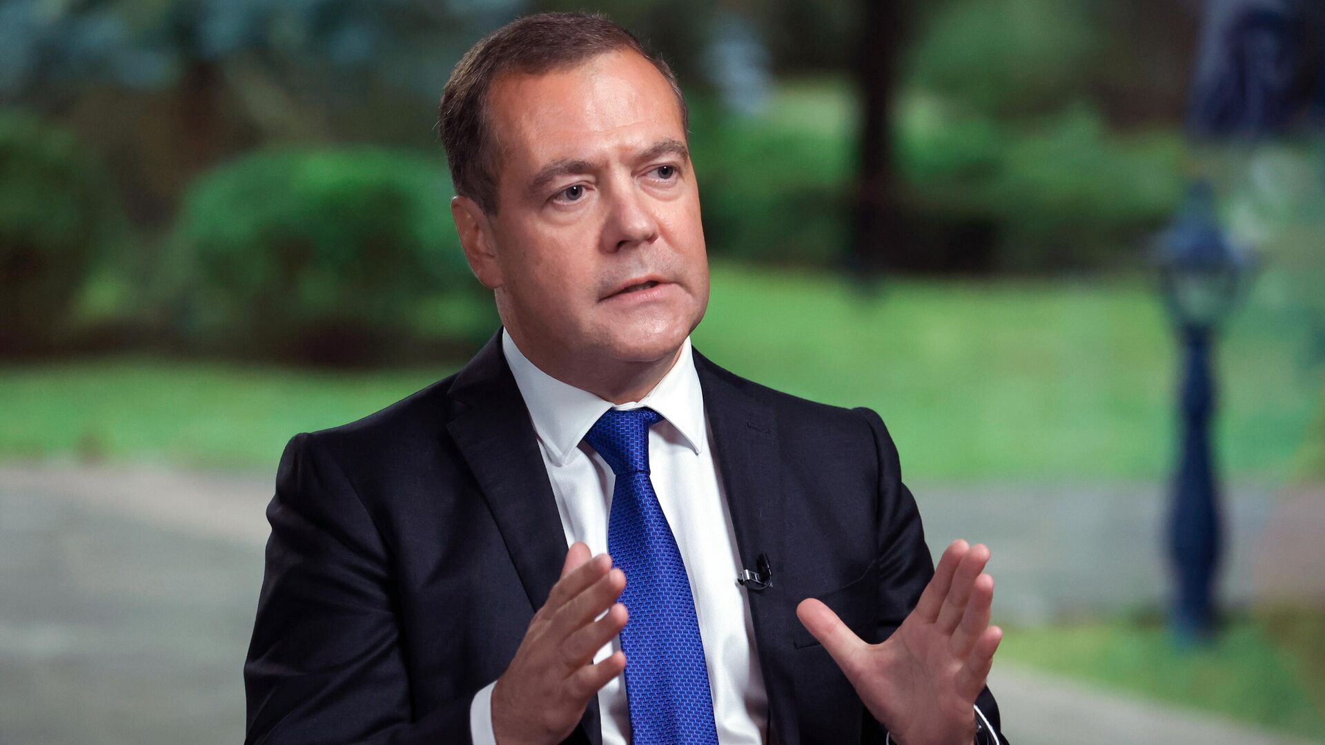 Медведев: стратегические границы России далеко за пределами географических