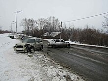 Пять человек получили травмы при столкновении двух авто в Ижевске