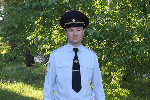 В Лесосибирске полицейский спас тонущего подростка