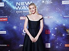 Это возможно? Караулова удивила осиной талией спустя 2,5 месяца после родов