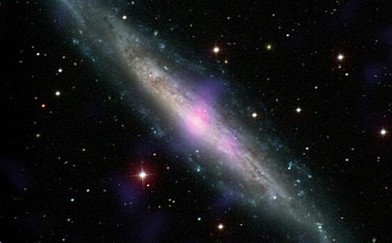 В близлежащих галактиках найдены две сверхмассивные черные дыры