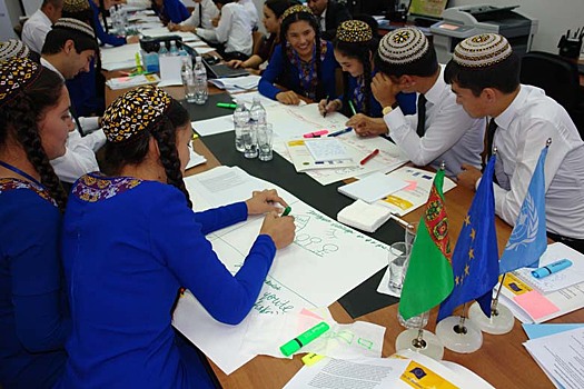 В Туркменистане определили самые популярные профессии