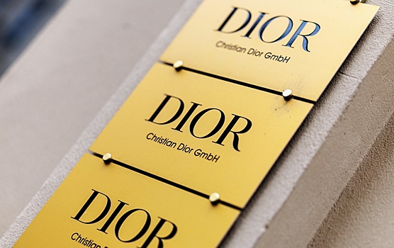 Dior и Prada отказались от аренды части магазинов в России