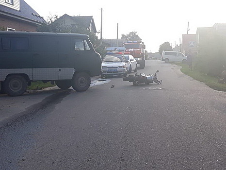 УАЗ протаранил мотоцикл на перекрестке