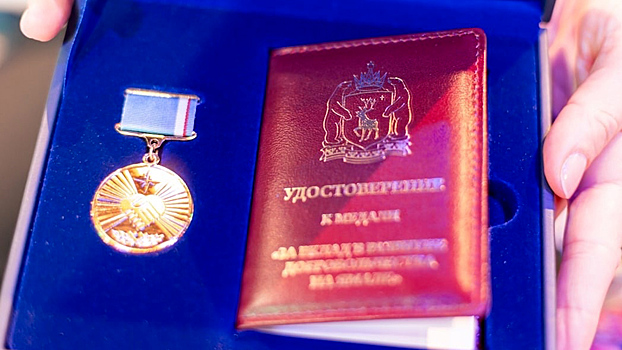 Волонтеров Ноябрьска наградили медалями «За вклад в развитие добровольчества на Ямале»