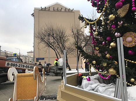 В Москве начали демонтировать наряженные елки