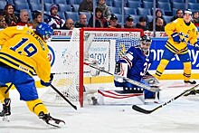 Сборная Швеции потерпела первое поражение от США на ЧМ по хоккею, пропустив в овертайме