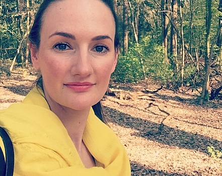Лес, сцена и редкие фото с Мерьем Узерли: изучаем Instagram старшей сестры звезды «Великолепного века»