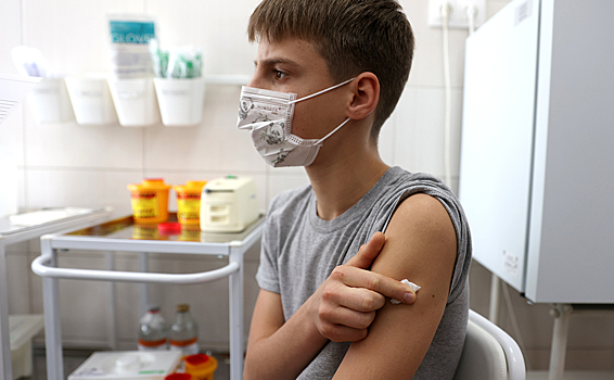 Вакцину для подростков "Спутник М" одобрили в Казахстане