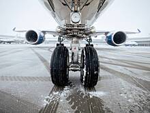 Сотни пассажиров застряли в российском аэропорту из-за снежного коллапса