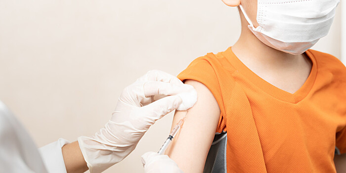 Вакцина для подростков: первые партии «Спутника М» поступили в регионы России