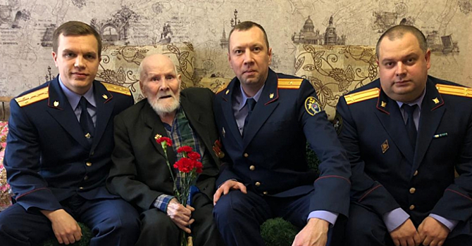 Глава СК заставил власти в Курганской области переселить ветерана из избы