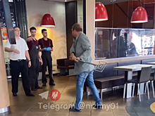 Нижегородец пытался избить металлической стойкой сотрудников ресторана на площади Революции