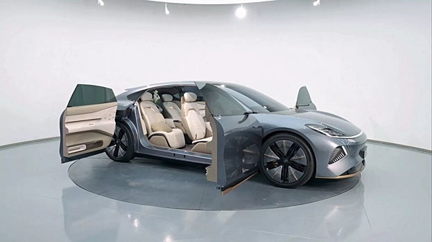 Электрический седан Skyworth Skyhome оснастили холодильником и огромным телевизором