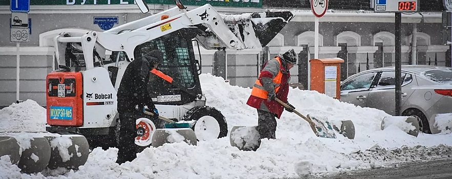 В Омске администрация до 19 января занята поиском техники и персонала для уборки снега