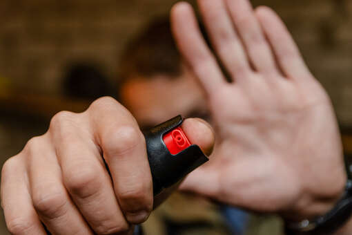 В Петербурге школьница распылила слезоточивый газ в автобусе после замечания