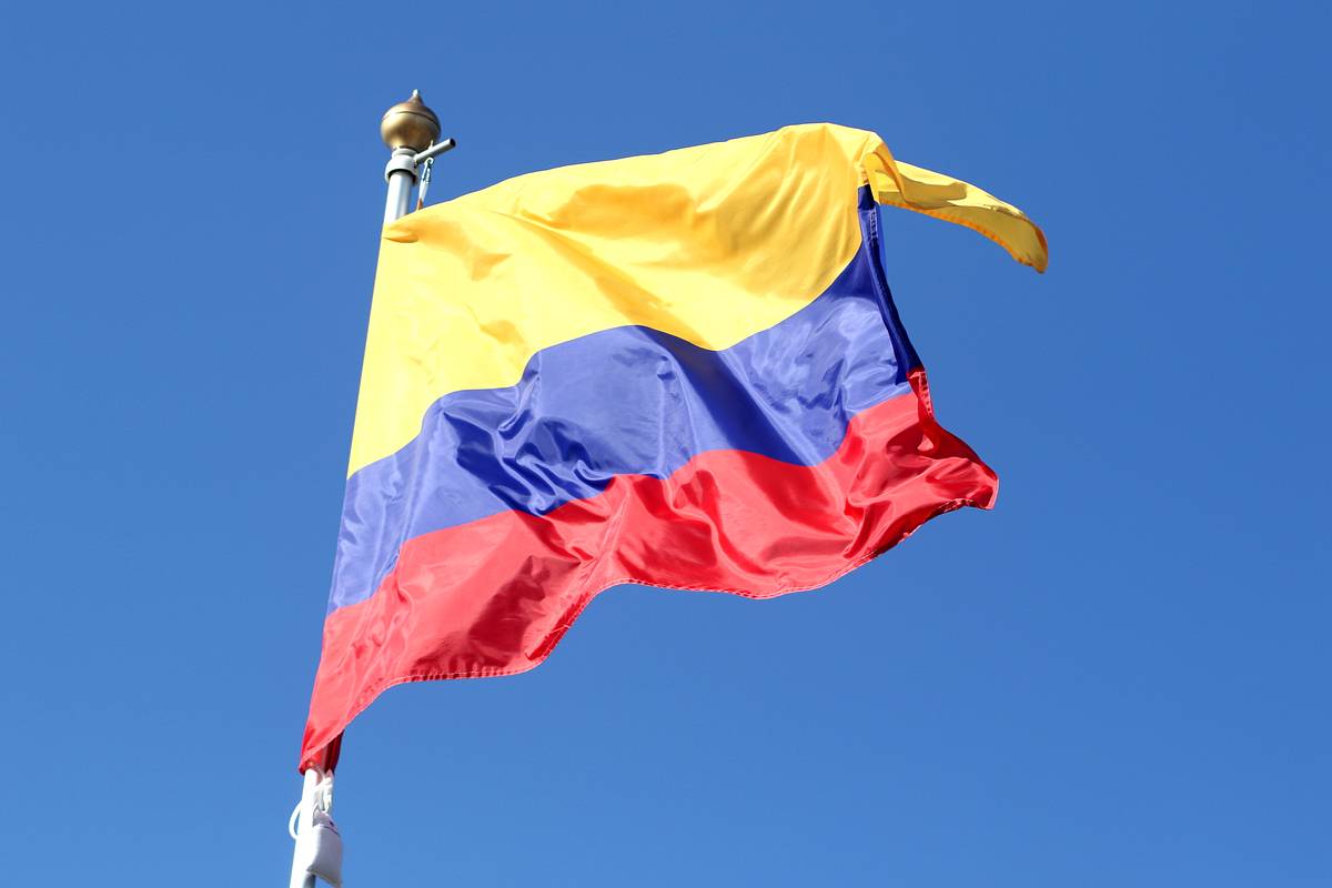 Число жертв авиакатастрофы в Колумбии возросло