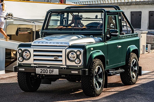 Land Rover Defender превратили в роскошную «яхту»