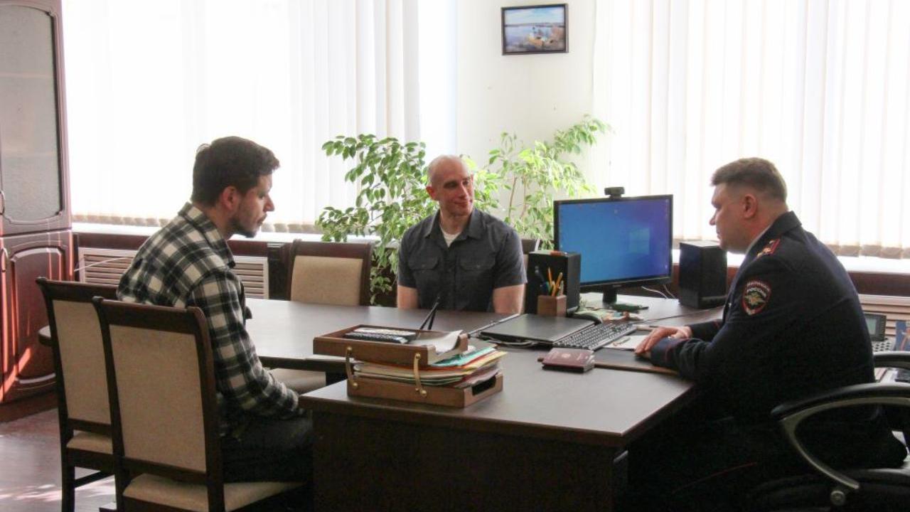 Во Владимире полиция выдала разрешения на временное проживание двум иностранцам из Германии и США