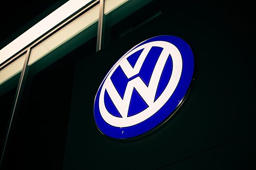 Volkswagen показал робота-заправщика электромобилей