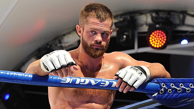 «Нельзя существовать, переживая только за свою задницу». Боец ММА, за которого хочется топить