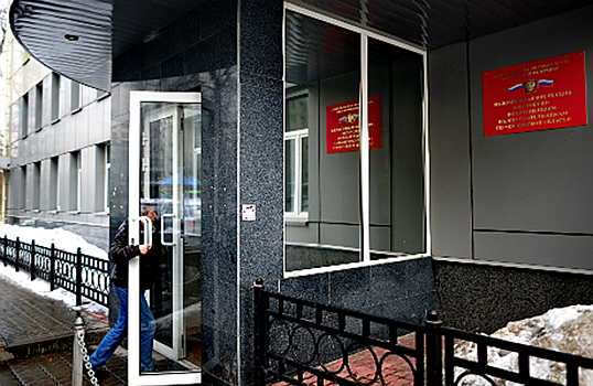 Налоговая пожелала контролировать валютные счета россиян