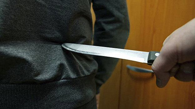 В Салехарде пьяная потасовка у бара закончилась поножовщиной