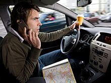 20% молодых автомобилистов разговаривают по видеозвонку за рулем