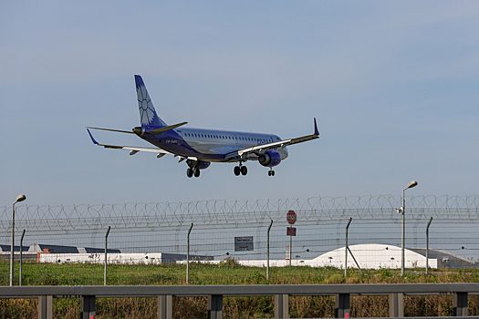 Полуголый турист устроил хаос на борту рейса Нячанг — Бангкок, самолёт совершил вынужденную посадку