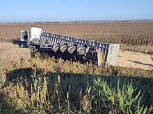 В Самарской области фура с зерном съехала в кювет