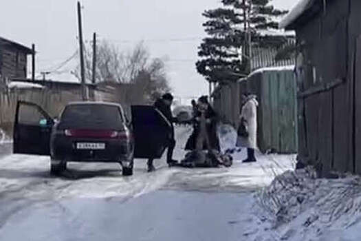 В Кызыле нетрезвый водитель сбил девушку, напал на ее знакомую и скрылся