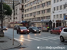 Сотрудники ГИБДД Екатеринбурга после ливня устроили "урок вежливости"