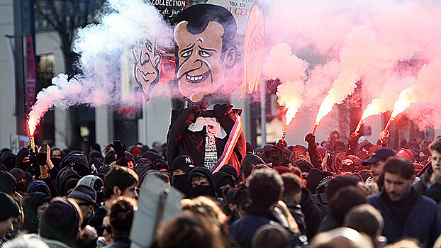 Во Франции митинг против Ле Пен перерос в стычки с полицией