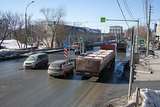 Стало известно, по каким улицам запретят движение большегрузам в Новосибирске