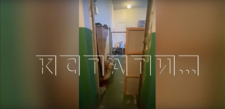Двери в квартире дочери известного нижегородского живописца вырубили топором