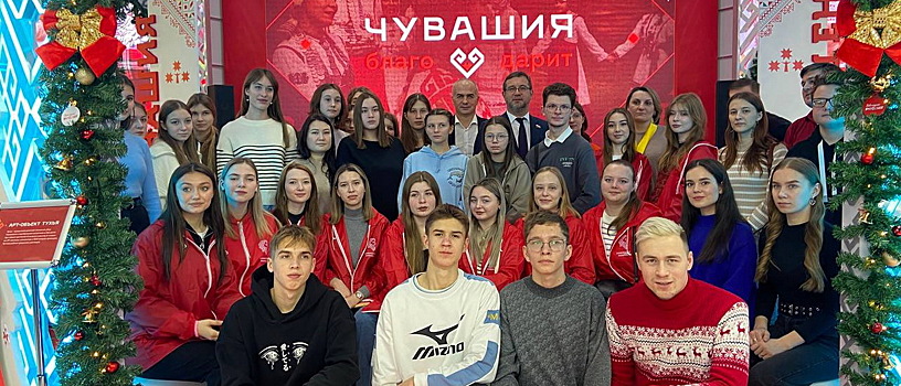 Чувашские студенты пообщались с сенатором РФ Николаем Владимировым на ВДНХ