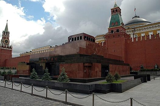 Почему мавзолей Ленина такой странной формы
