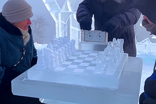 Московские шахматисты сразились ледяными фигурами в Якутии