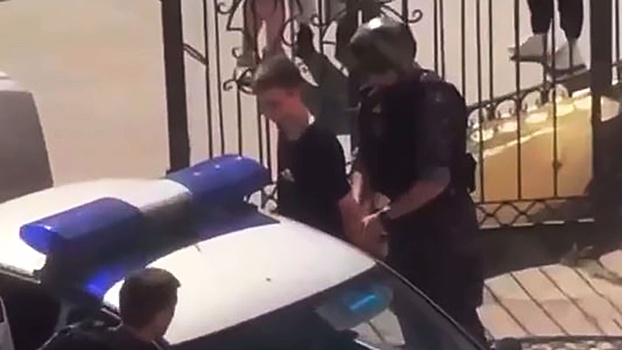 Суд арестовал на два месяца напавшего на учительницу в Березниках школьника