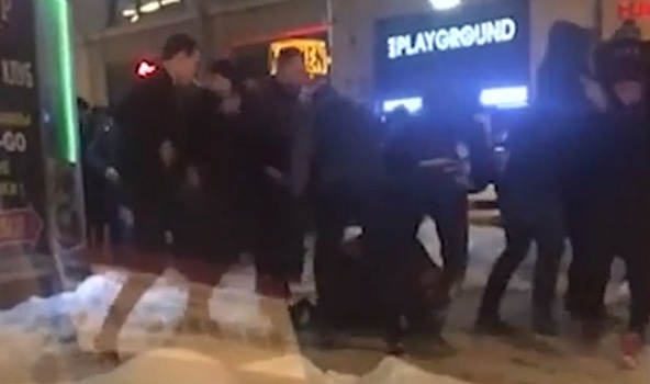В Санкт-Петербурге полицейские проверяют ряд сообщений о массовой драке