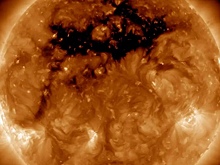 На Солнце появилась новая крупная корональная дыра