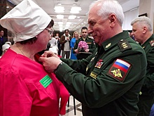 Горемыкин вручил награды участникам СВО в госпитале им. Мандрыка